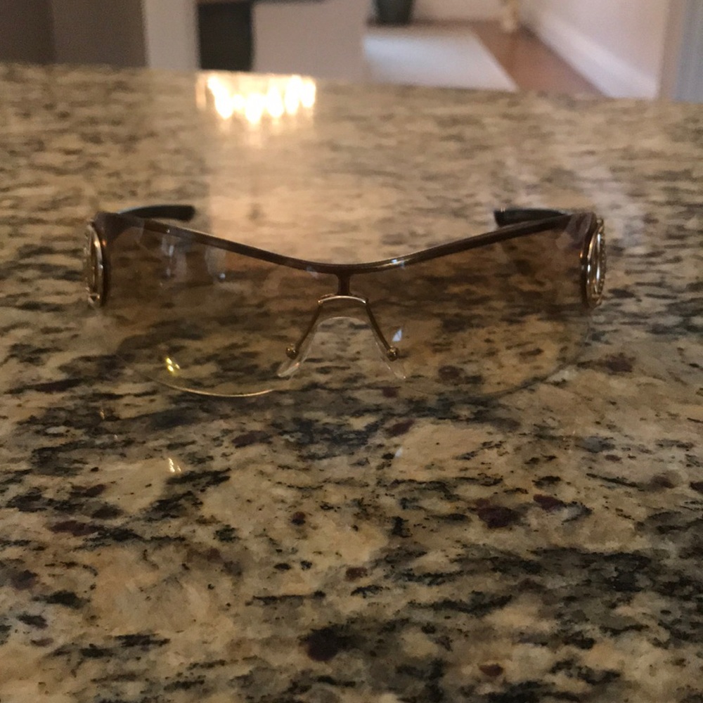 Gucci wrap sunglasses